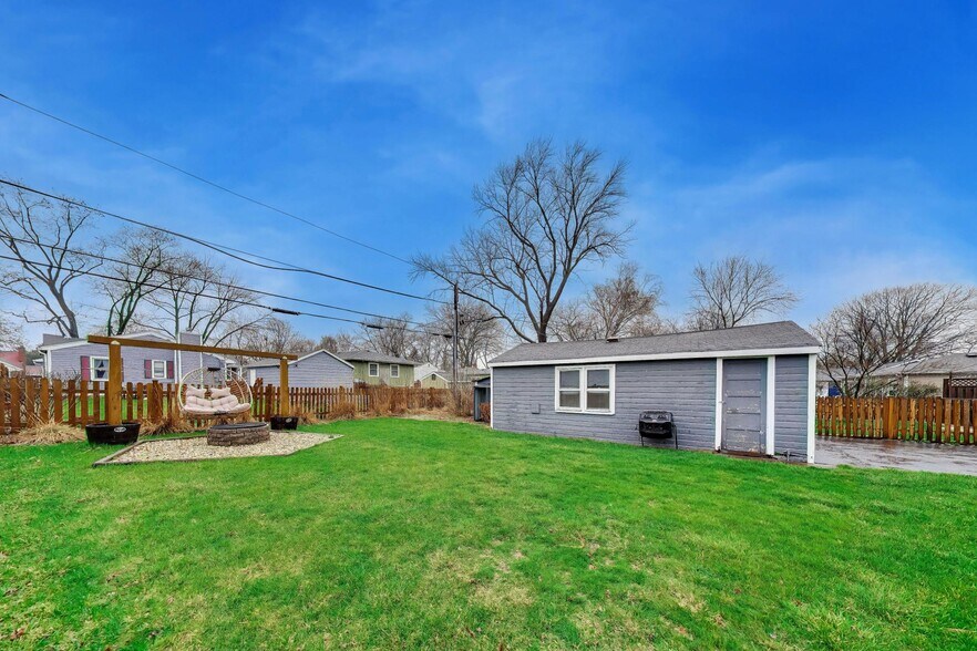 Building Photo - 306 N Schubert St