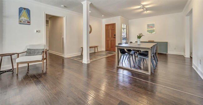 Building Photo - 1727 Shannon Valley Dr