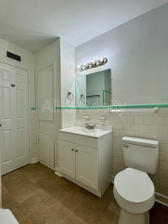 Building Photo - 2927 Brevard Ave