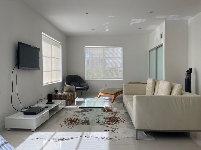 Building Photo - 1460 Ocean Dr