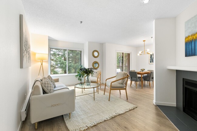 Building Photo - Newly updated, quiet condo in GREAT locati...