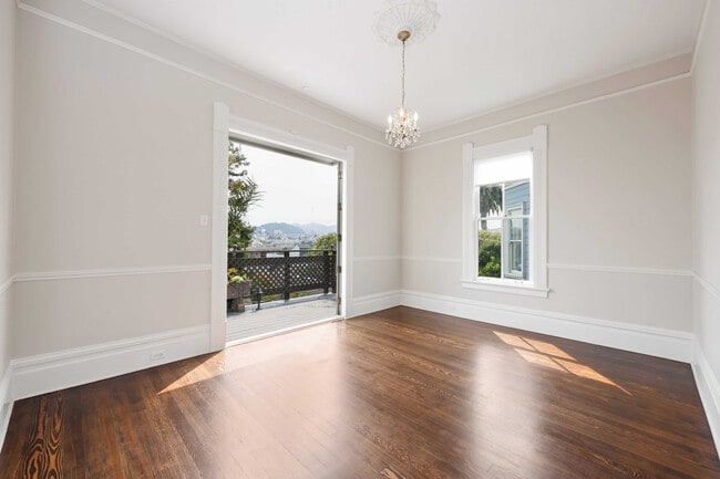 Building Photo - 2109 Bush St