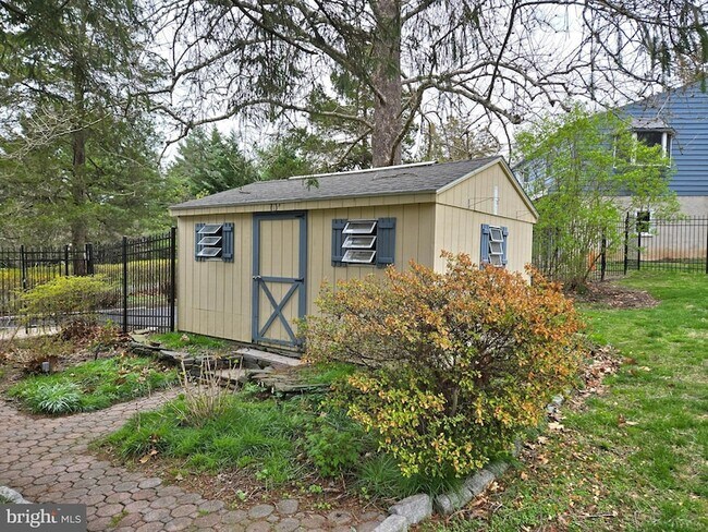 Building Photo - 242 S Sugan Rd