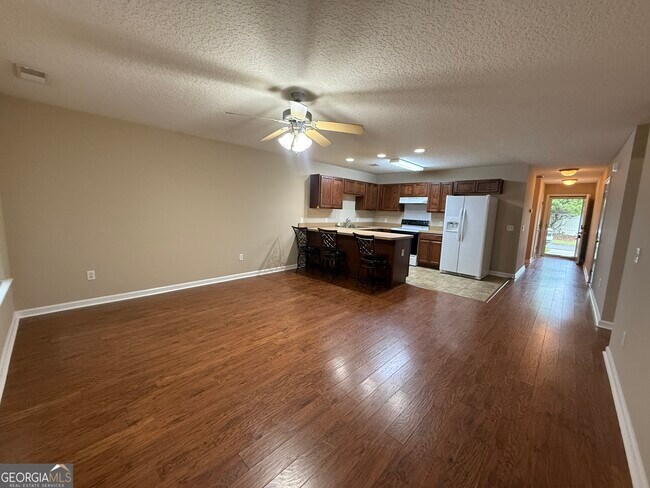 Building Photo - 8002 Towne Pk Dr