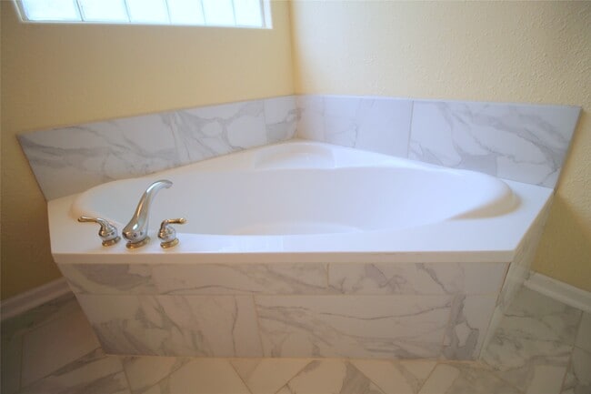 Building Photo - 19927 Black Canyon Dr