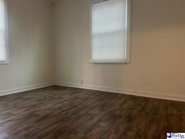 Building Photo - 848 Lynwood Dr