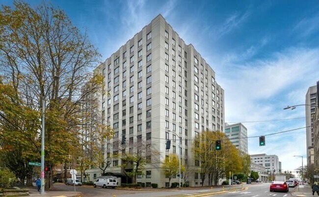 Building Photo - 1 Bed, 1 Bath Condo in First Hill, Steps to Virginia Mason & Swedish Hospital
