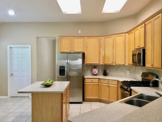 Building Photo - 14 Heron Hollow Ct