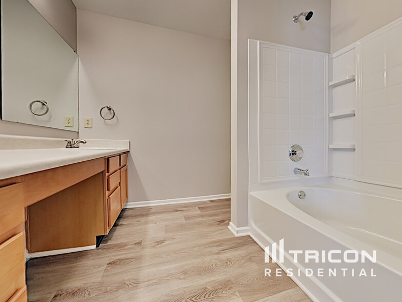 Building Photo - 1413 Bluestem Dr