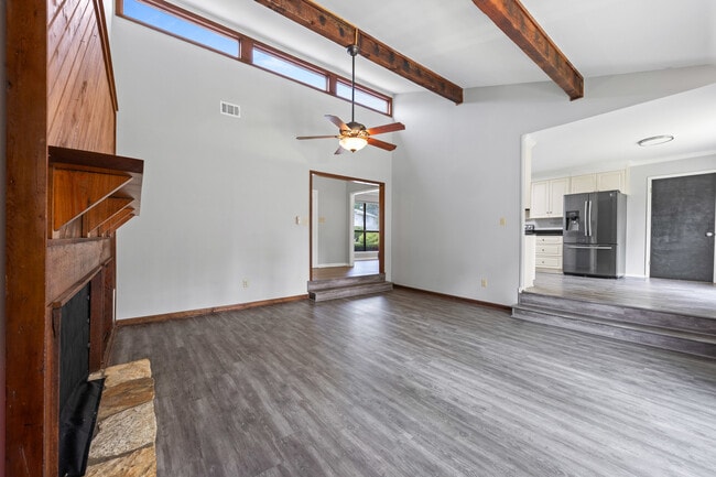 Building Photo - 210 Hillbrook Dr