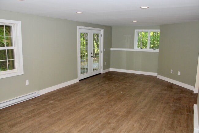 Building Photo - 202 N Ridge Run