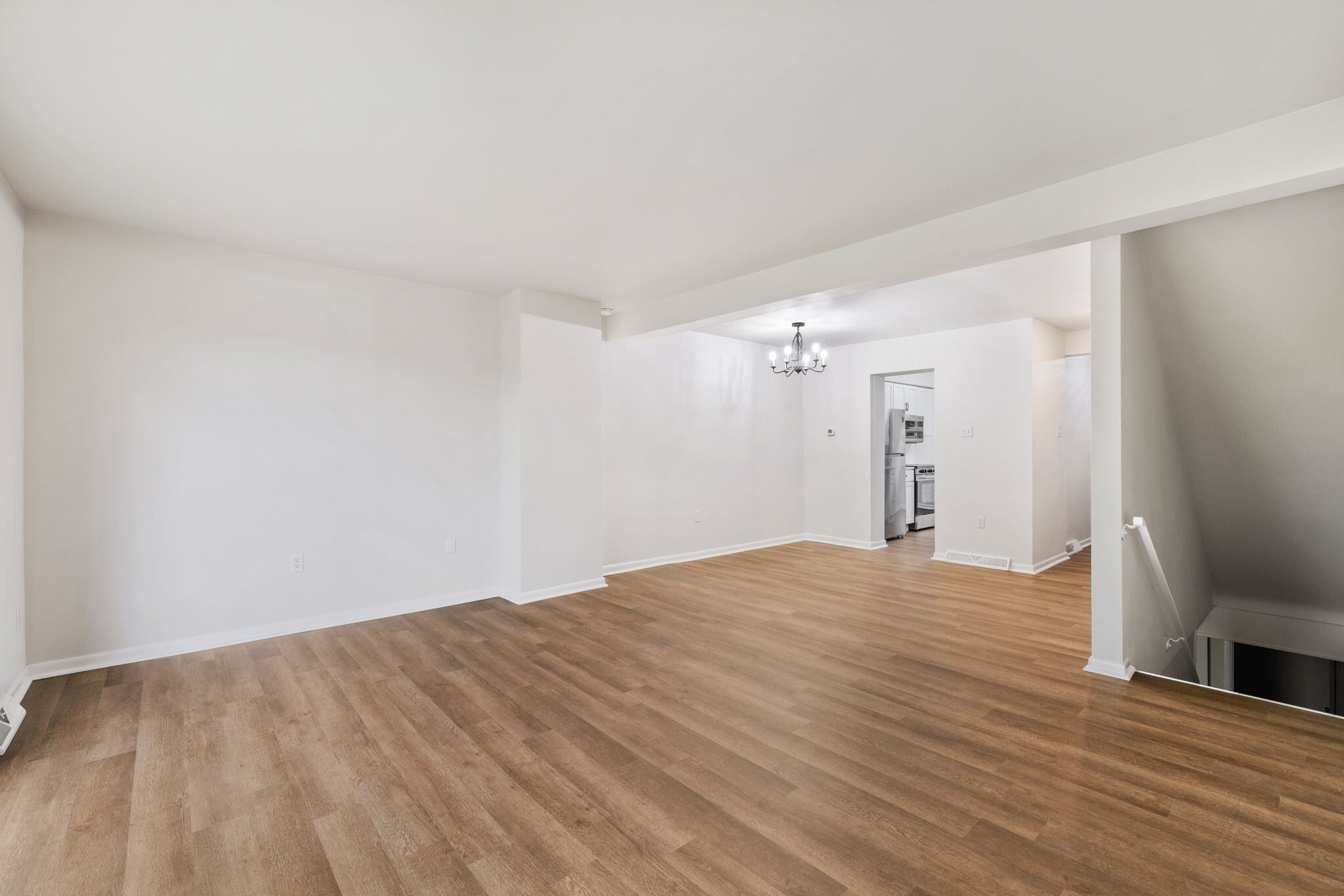 Building Photo - 216 Oakview Dr