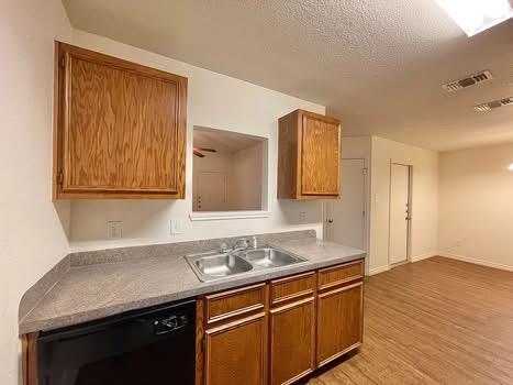 Building Photo - 904 Lasso Dr
