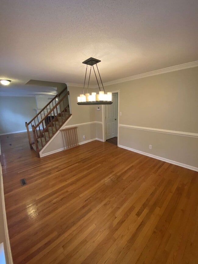 Building Photo - Charming 3 Bed Colonial in Woodcroft!