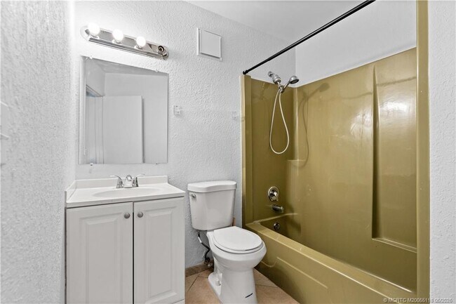 Building Photo - 2118 SE Edler Dr