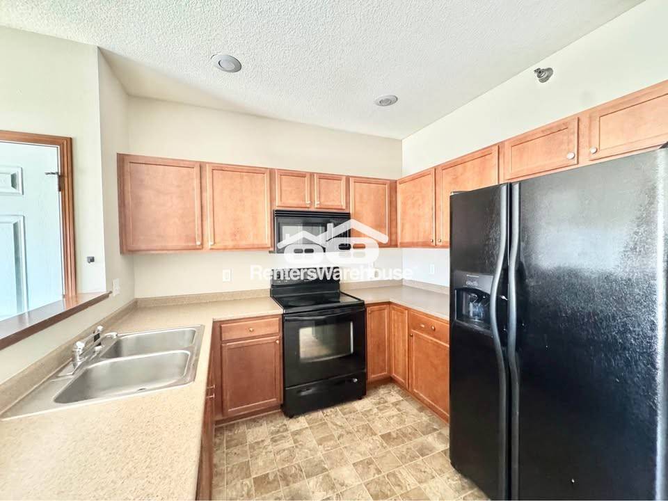 Building Photo - 1624 NW Prairie Lakes Dr