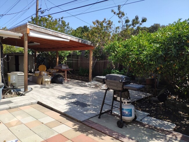 Building Photo - 1150 Pecos Way