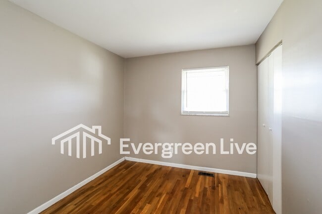 Building Photo - 10662 Chelmsford Rd