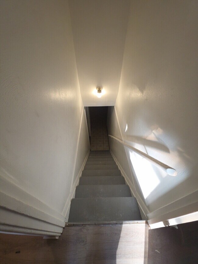 Building Photo - "Charming 3-Bed Gem on Perthshire Rd: Cozy Comfort in 1,033 Sq Ft!"