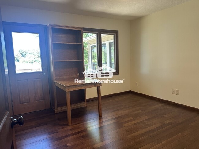 Building Photo - 1322 Meadowlark Dr