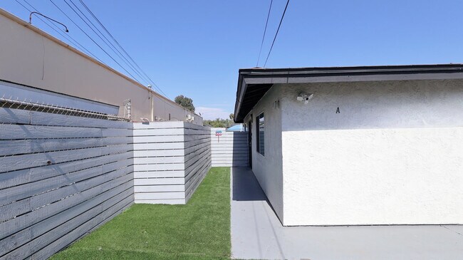 Building Photo - 1063-67 Gillespie Dr