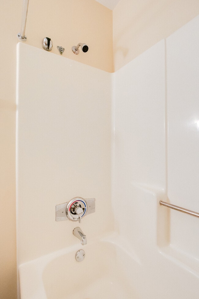 Building Photo - **MOVE-IN SPECIAL!! One Month FREE!!** Spa...