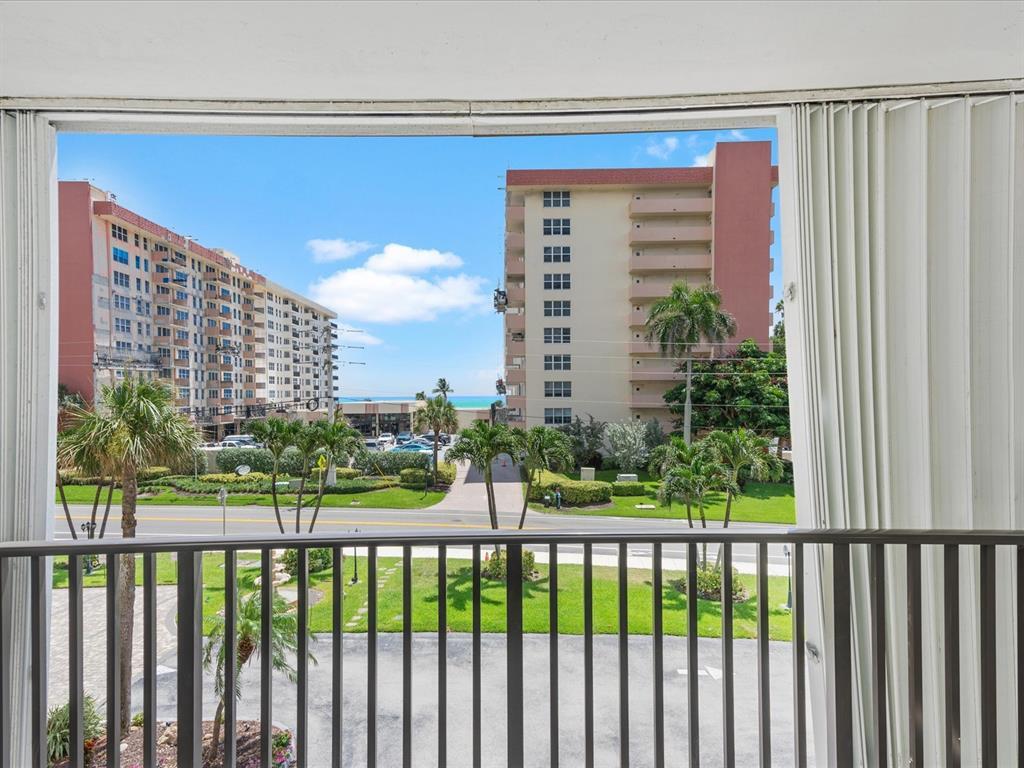 Building Photo - 1150 Hillsboro Mile