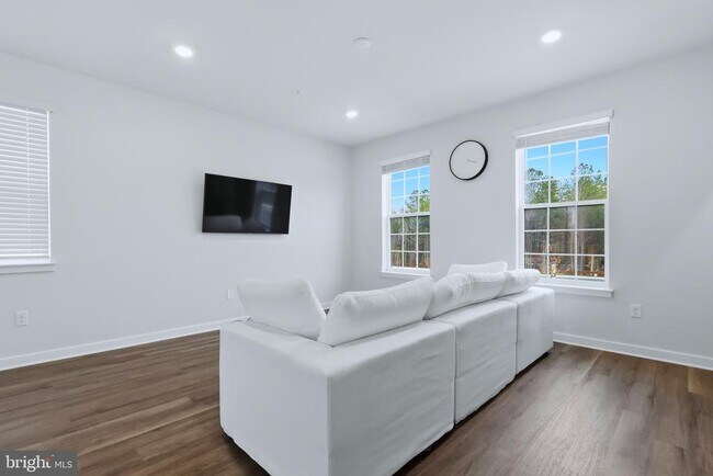 Building Photo - 369 Soft Rush Ln