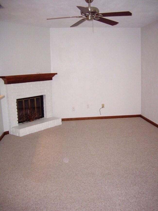 Building Photo - 2111 Victory Garden Ln