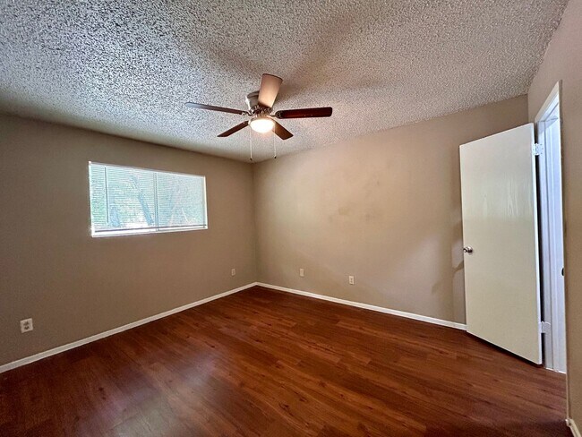 Building Photo - 1504 No Mor Cove