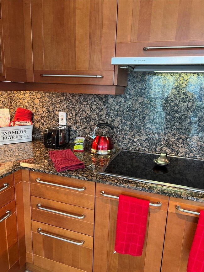 Building Photo - 333 Las Olas Way