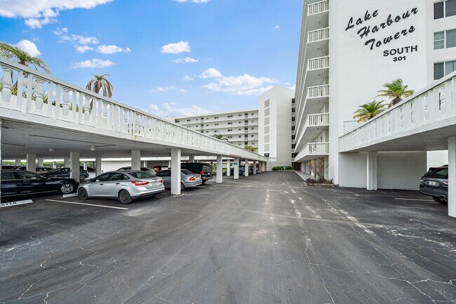 Building Photo - 301 Lake Shore Dr