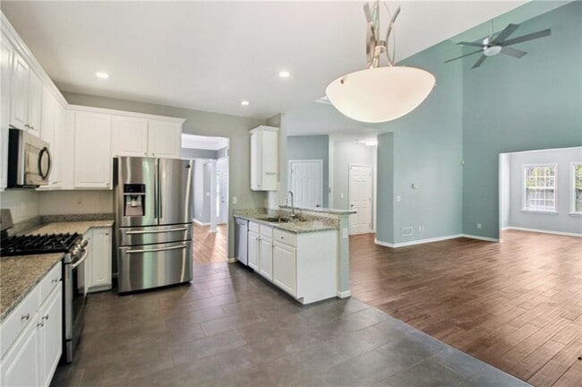 Building Photo - 2011 Chelton Way SE