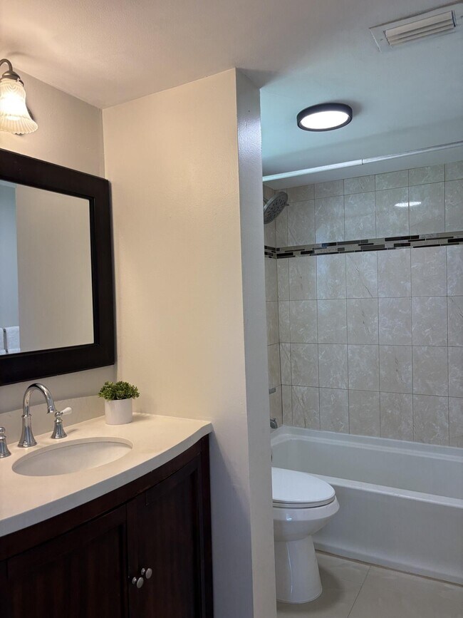 Building Photo - 21902 Lake Forest Cir