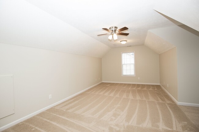 Building Photo - "Charming 4-Bedroom Home with Granite Coun...