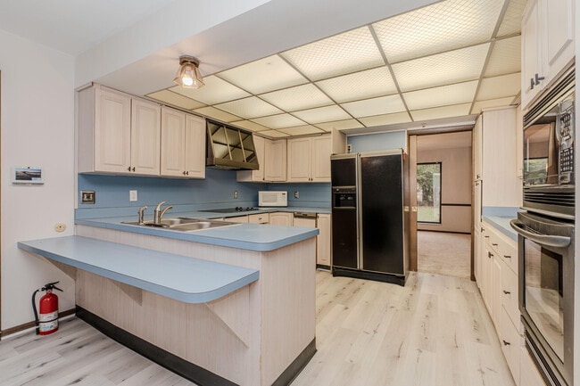 Building Photo - 22745 Wrexford Dr