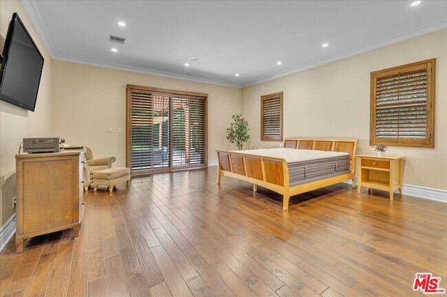 Building Photo - 5310 Leghorn Ave