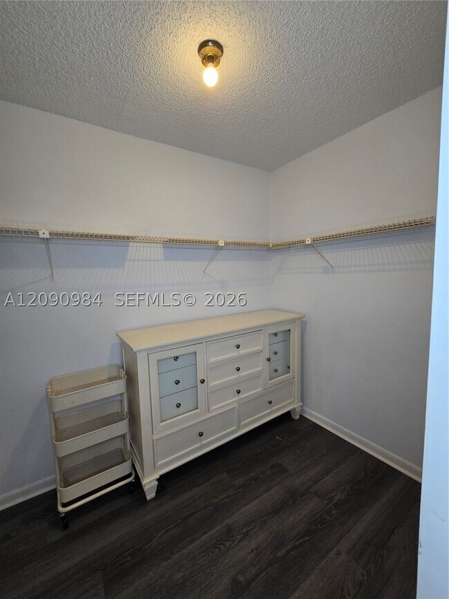 Building Photo - 1526 Whitehall Dr