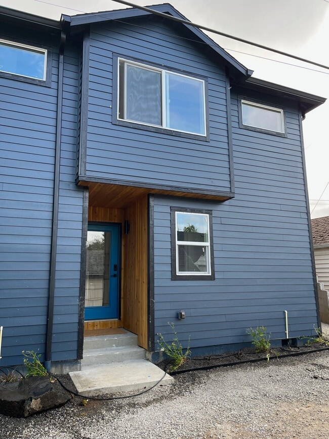 Building Photo - 5735 NE 33rd Ave