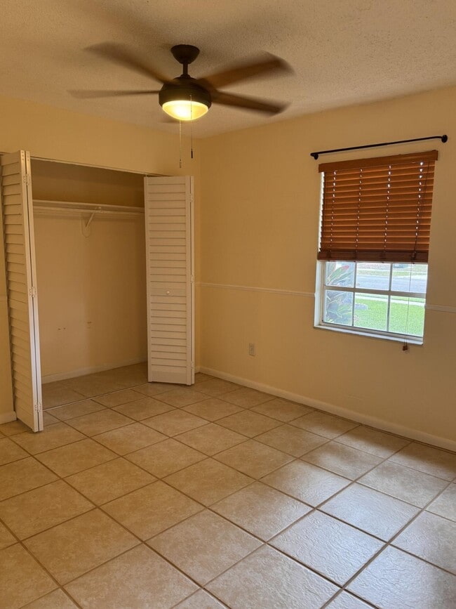Building Photo - 5267 Edgewood Dr