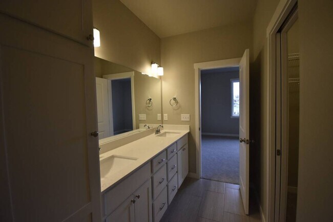 Building Photo - iscover this spacious 4-bedroom, 2.5-bath home in Lynden, WA