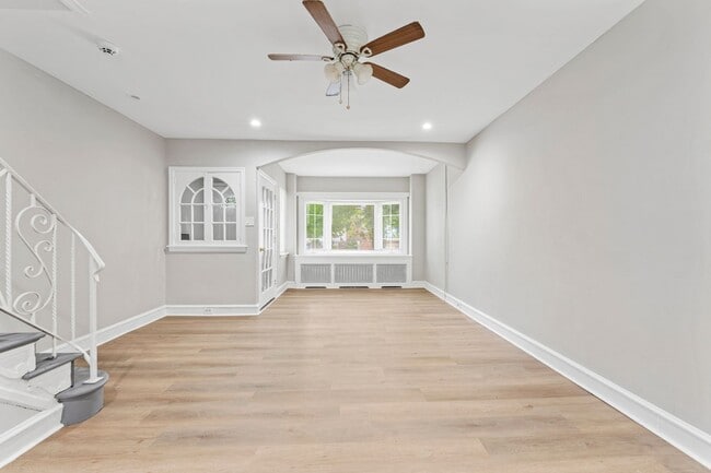 Building Photo - ???UPDATED 3 BEDROOMS AND 1BATH HOME WITH ...