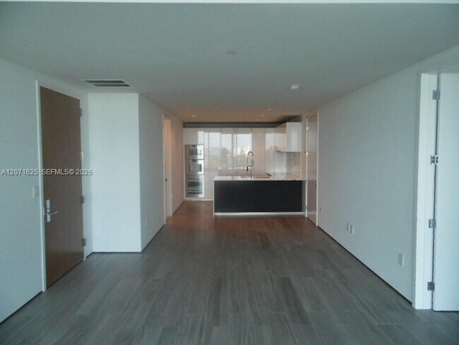 Building Photo - 10201 Collins Ave