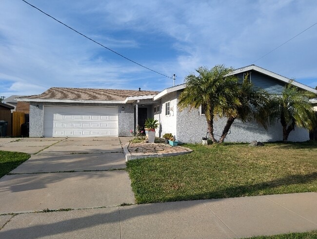 Building Photo - 730 Holly Ave