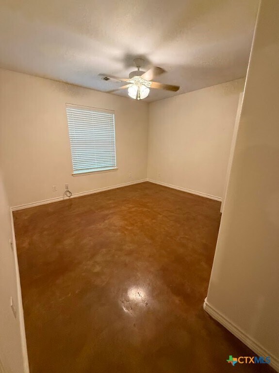 Building Photo - 1608 Lakeview Dr