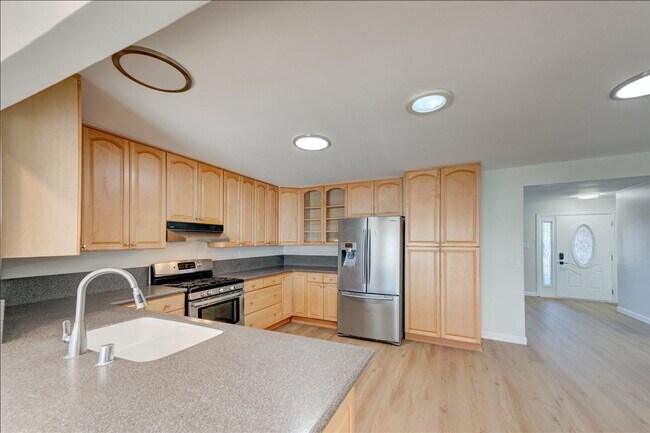 Building Photo - 11370 Travis Pl