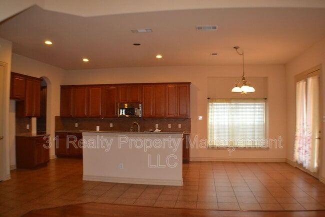 Building Photo - 1466 Cambridge Dr