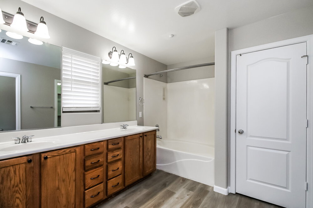 Building Photo - 2707 E Bart St