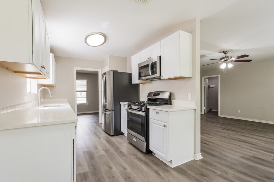 Building Photo - 25106 Lynbriar Ln