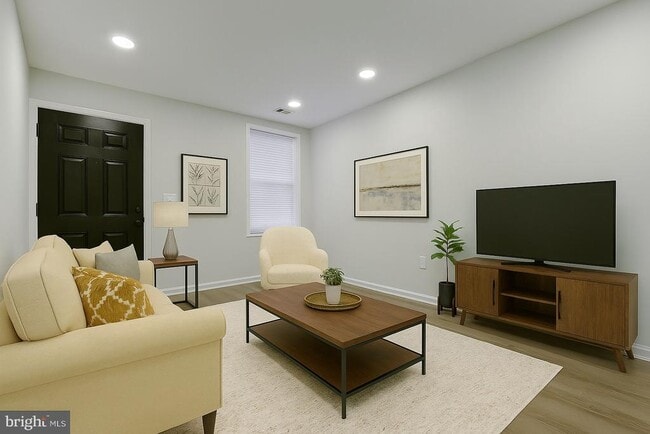 Primary Photo - 1110 W Lombard St